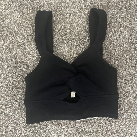 cutout knot front crop tank top - Picture 2 of 4